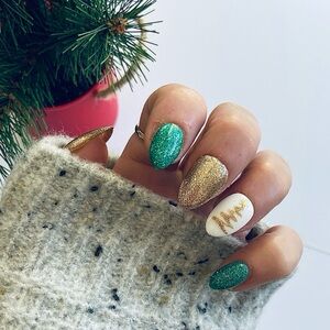 Hand painted artificial gel nails kit.  Choose your nail size and shape.